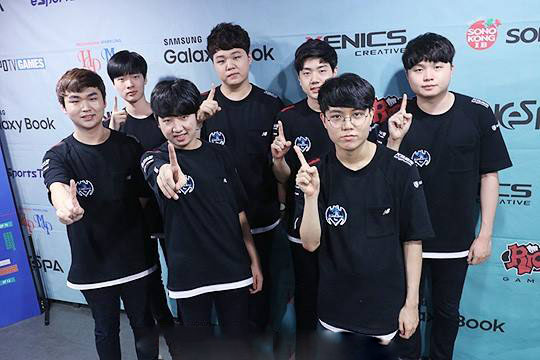 电竞比分杭州亚运会电子竞技项目国家集训队合影