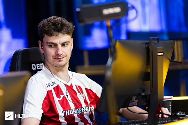 整体运营差距明显 DK毫无压力战胜FLY