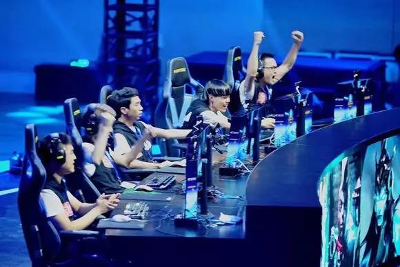 理性讨论，18年RNG和24年BLG谁的综合实力更强？